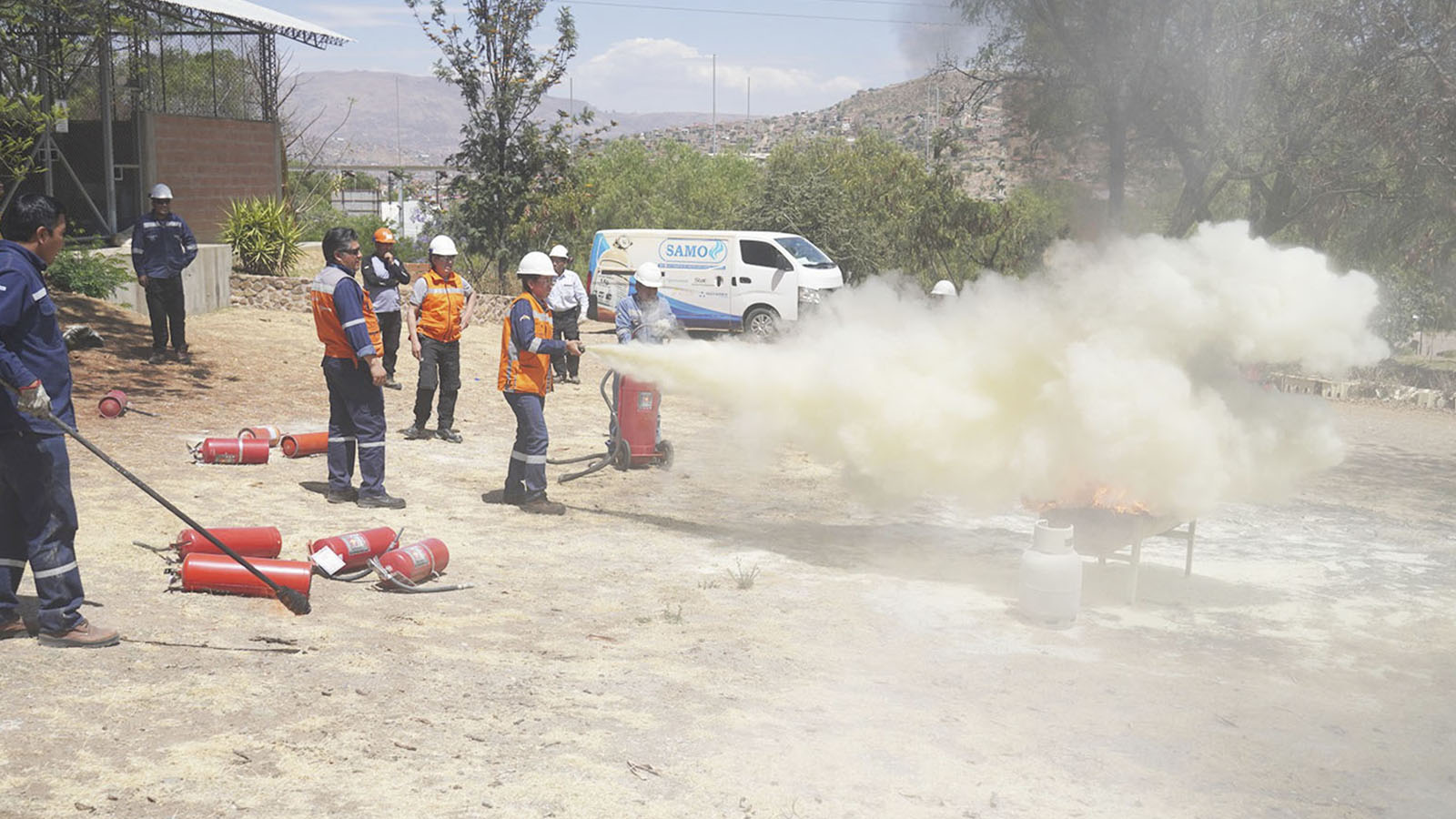 ENDE Valle Hermoso S.A. genera energía con personal capacitado en el uso de extintores y prevención de incendios