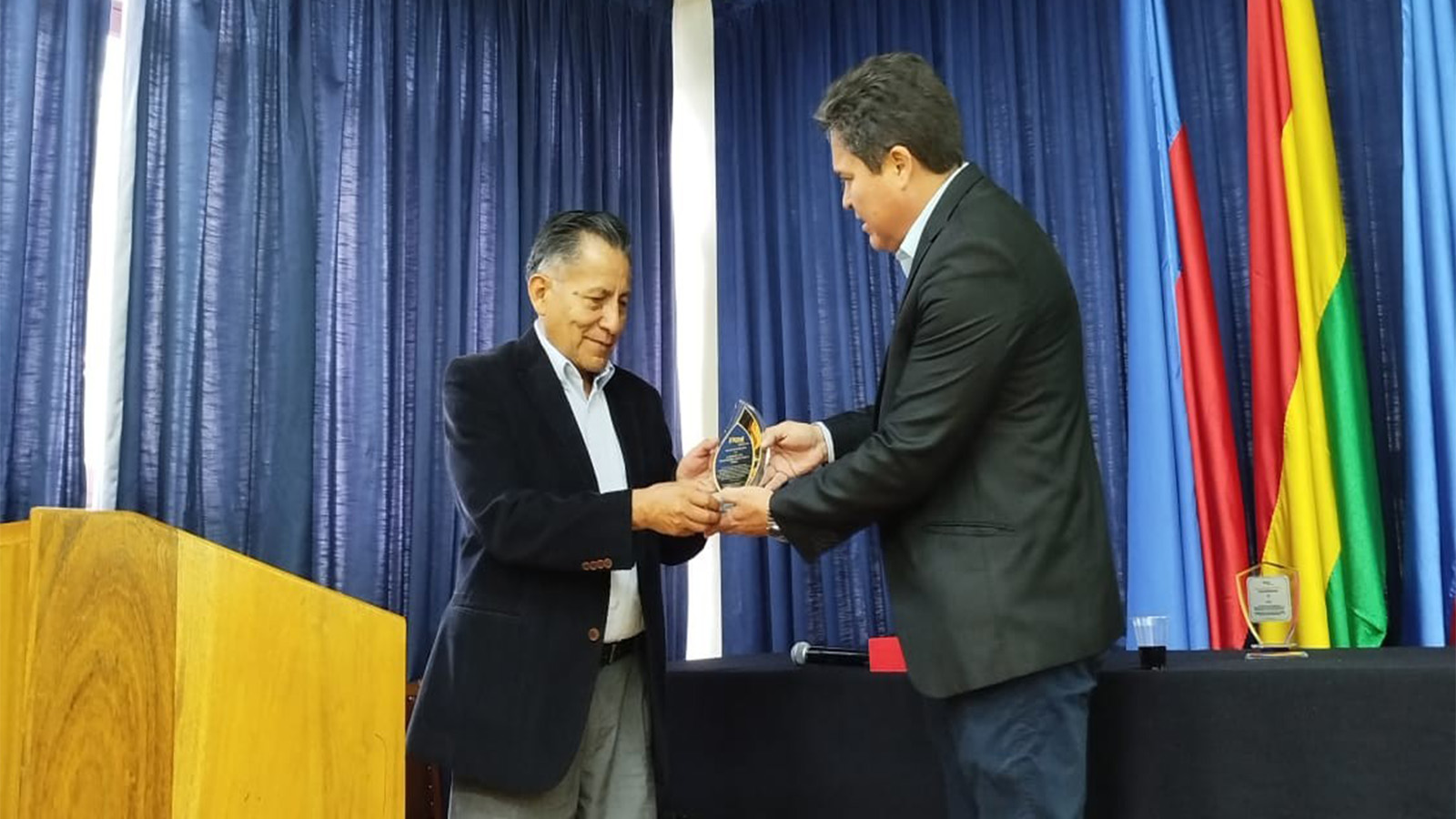 El Proyecto Hidroeléctrico Ivirizu es presentado en la Carrera de Ingeniería Eléctrica de la UMSS por su 47.° aniversario