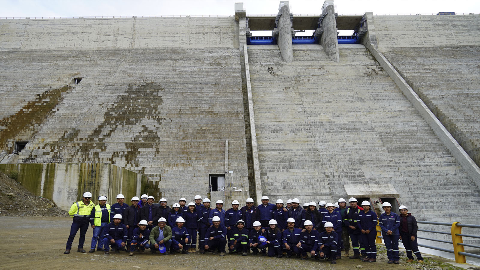 Estudiantes de la UMSS consolidan conocimientos en visita técnica al Proyecto Hidroeléctrico Ivirizu